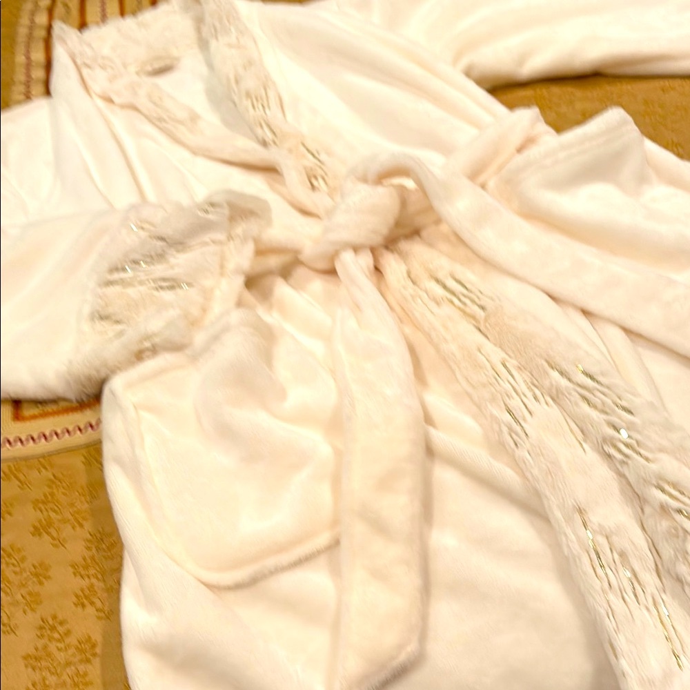 Soma Cream Robe with Gold Accents, SO SOFT, polyester, tie waist, pockets, L/XL